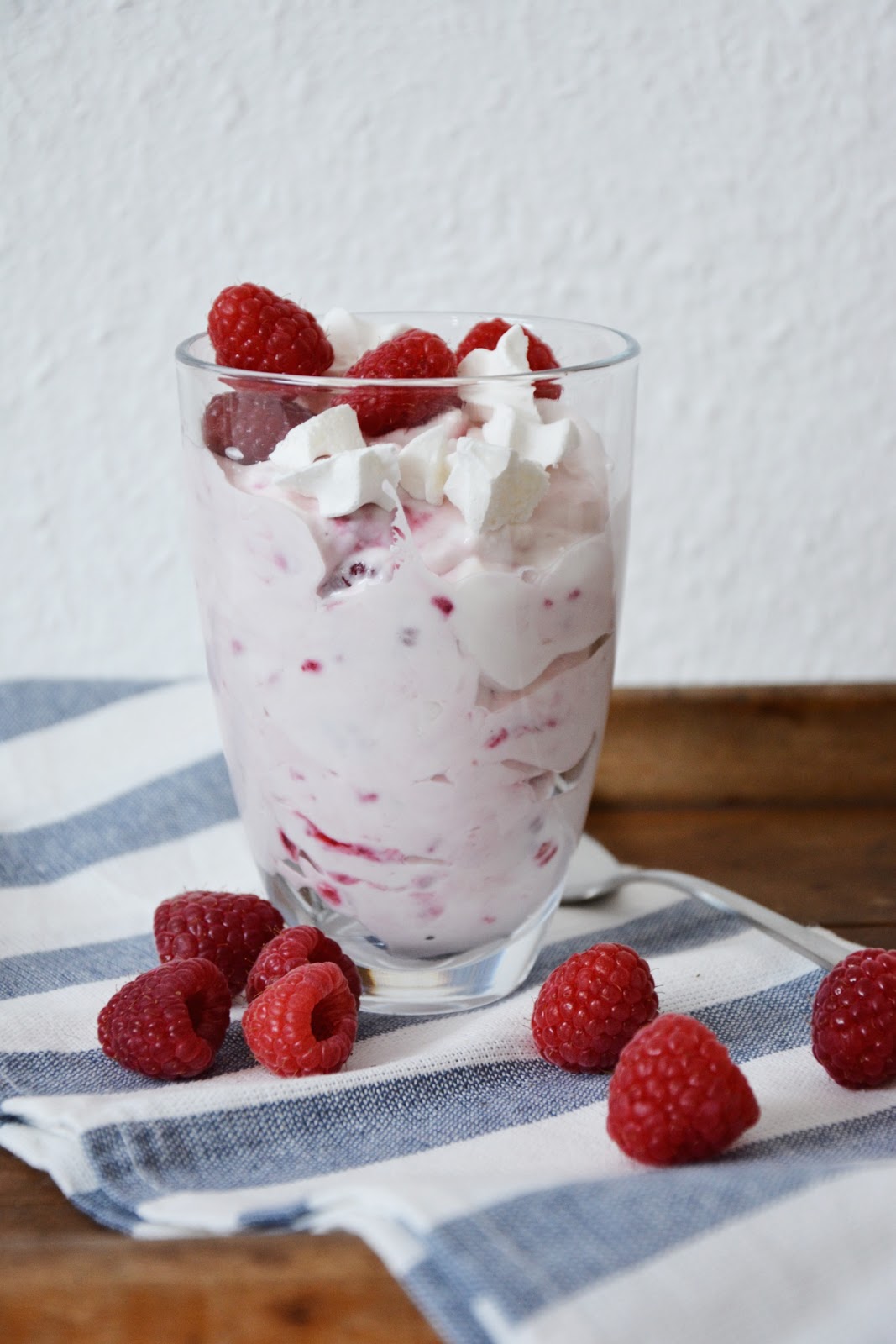 Rezept: QUARK-HIMBEER-DESSERT MIT BAISER - Oh Wunderbar - Blog - Family ...