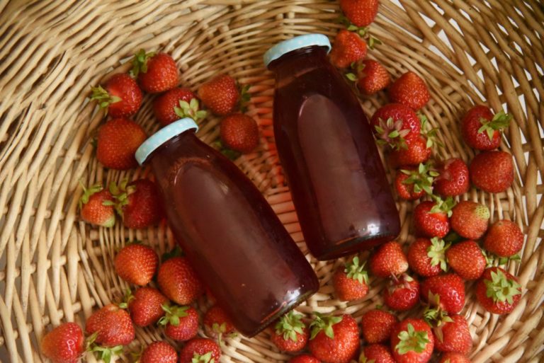 OH YUMMY | REZEPT FÜR FRUCHTIGEN ERDBEERSIRUP